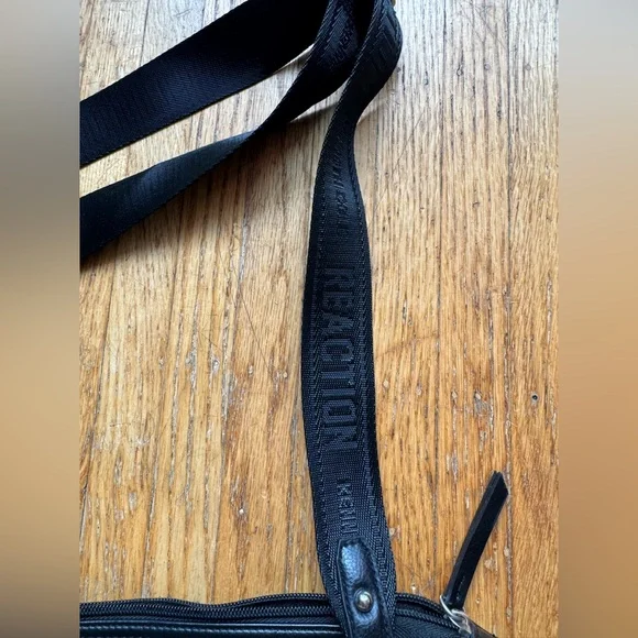 KENNETH COLE REACTION - Picture 6 of 6